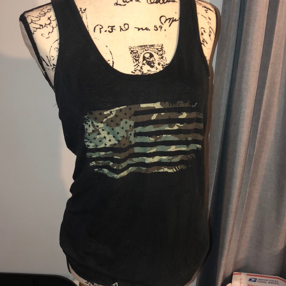 Black and camo American flag tank 🇺🇸
